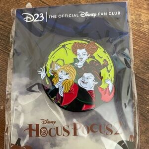 NWT D23-exclusive Hocus Pocus 2 glow-in-the-dark pin featuring Sanderson Sisters